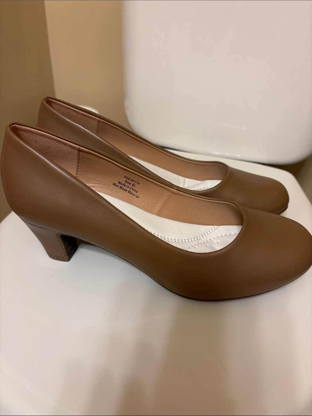 Like New! Journee Collection Tan pumps